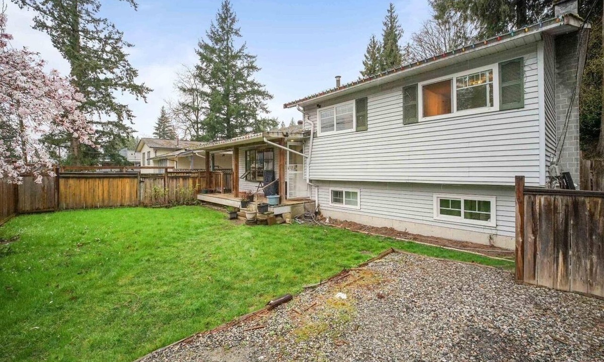 Mission House | Spacious 4BR/3Bath Family Home | Sleeps 8 | Pets Welcome | Huge Backyard