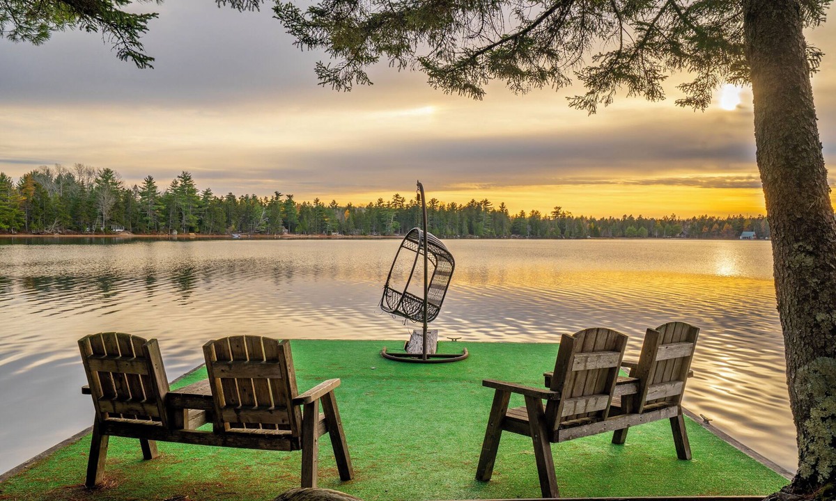 Franklin House | Spacious 5-Bedroom -Hot Tub, MDI, Lake front, Fire pit, Game Room, Dog Friendly!