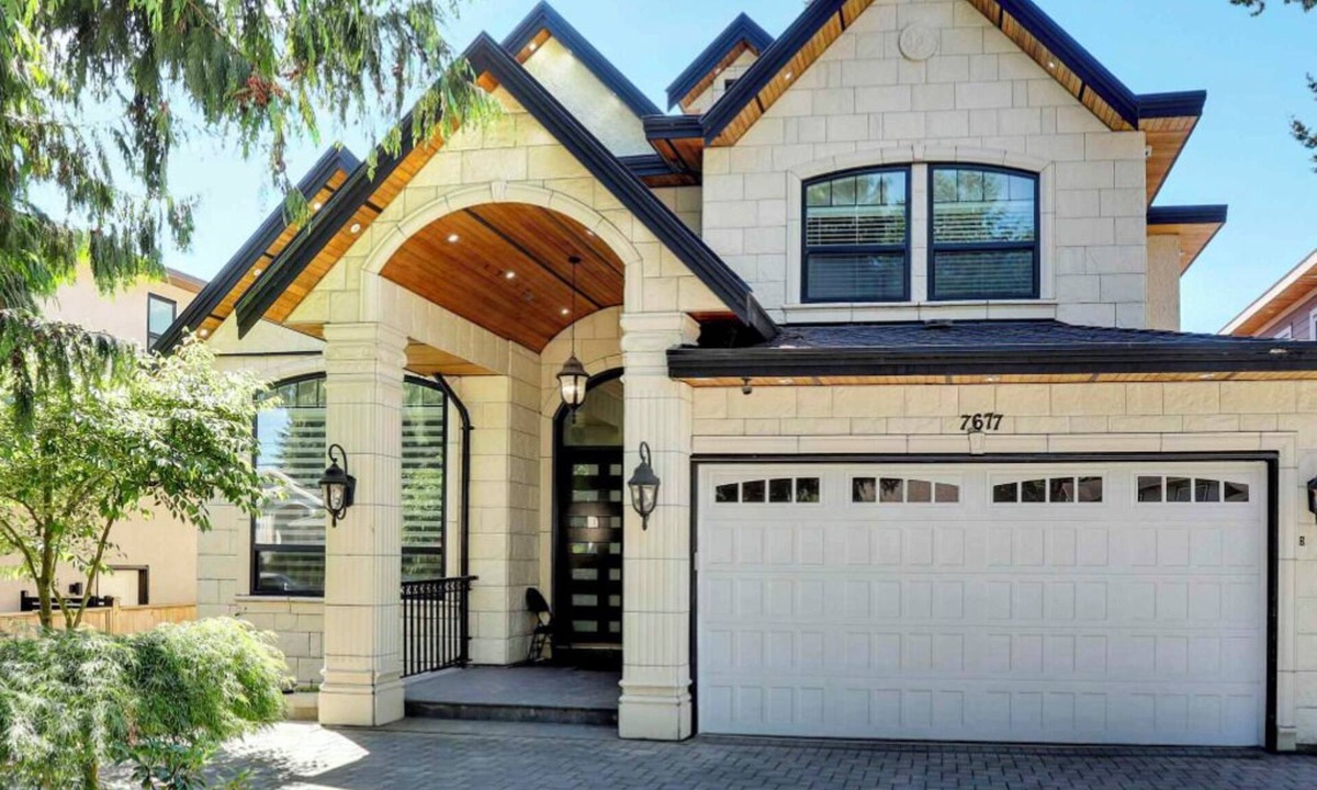 Delta House | Spacious 5BR North Delta Retreat, Near Shops, Hwy & Parking
