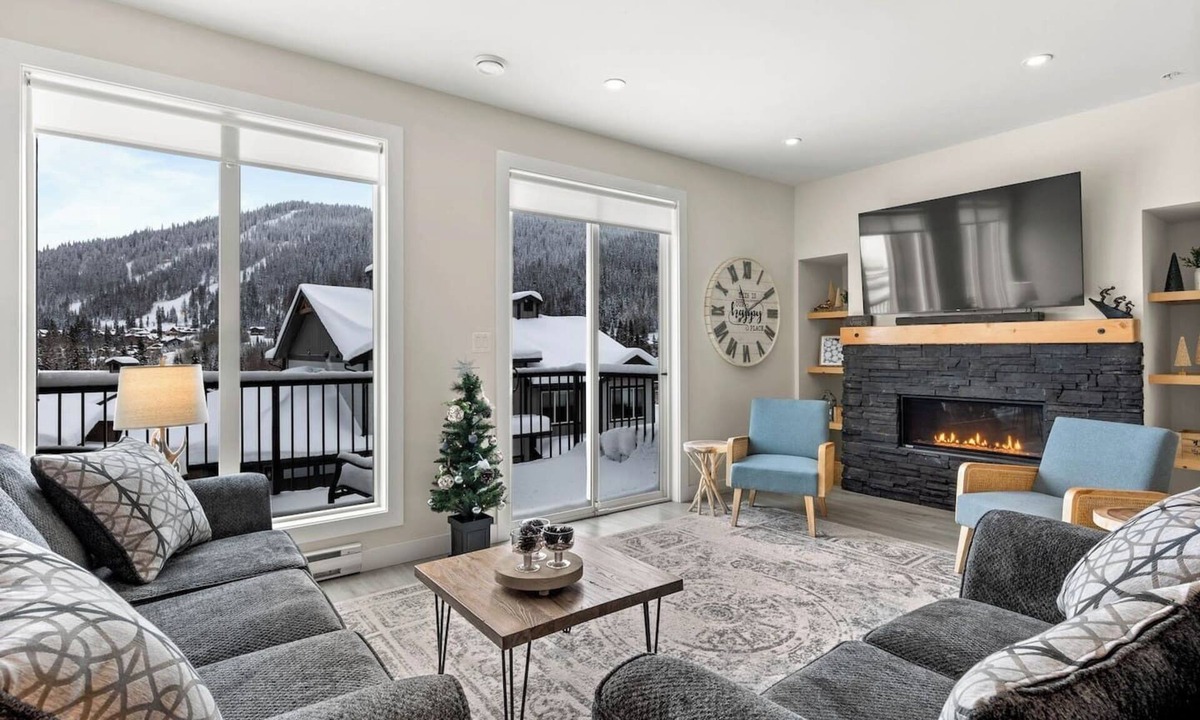 Sun Peaks House | Spacious Alpine Retreat - w/Hot Tub