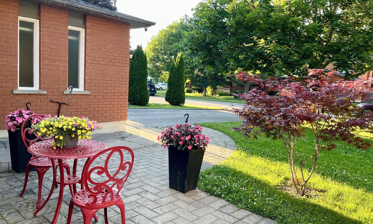 Newmarket Apartment | Spacious Bright 2BR Free Parking Prime Location Newly Built, Natural light