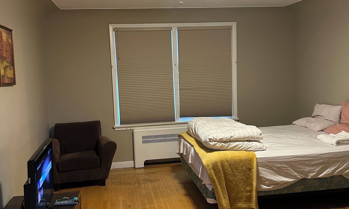 Mount Pleasant House | Spacious fully renovated house ,next to Cambie Sky train statio