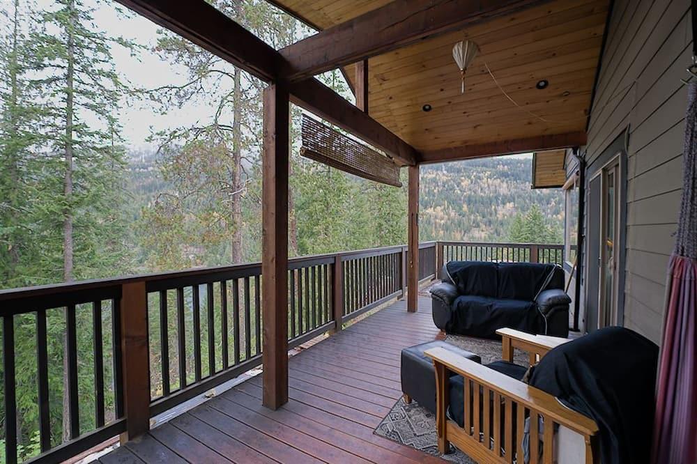 Beasley House | Spacious home w/ beautiful views at the end of a private road.