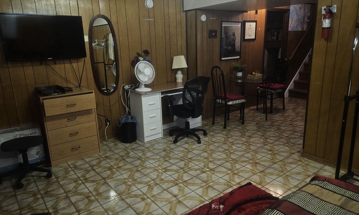 Malton House | SPACIOUS, INDEPENDENT ONE BEDROOM SUITE 10 MINUTES FROM YYZ PEARSON AIRPORT.