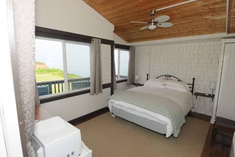 Little Sands Bed & Breakfast | Spacious inn perched on cliff above the sea
