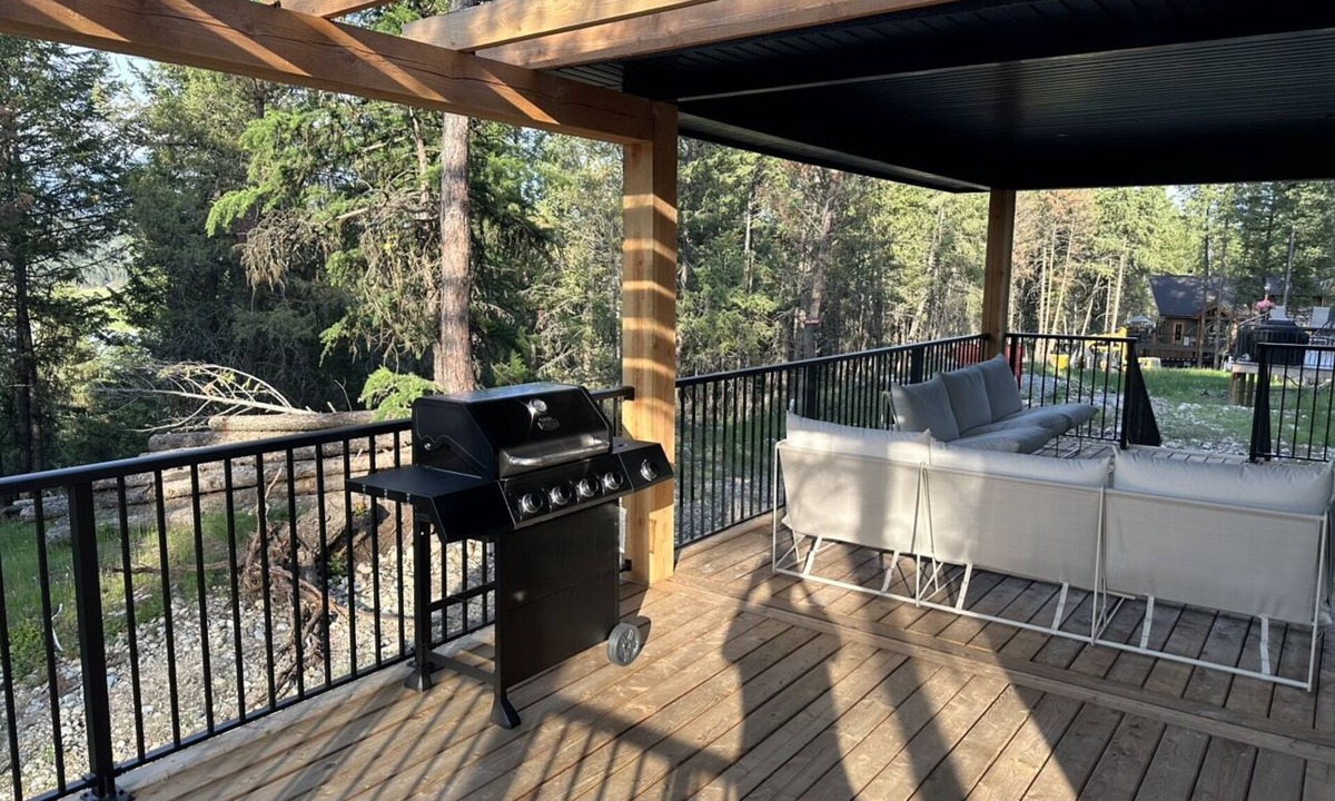 Wardner Cottage | Spacious luxurious cottage at lake Koocanusa.nnNewly build in 2023.