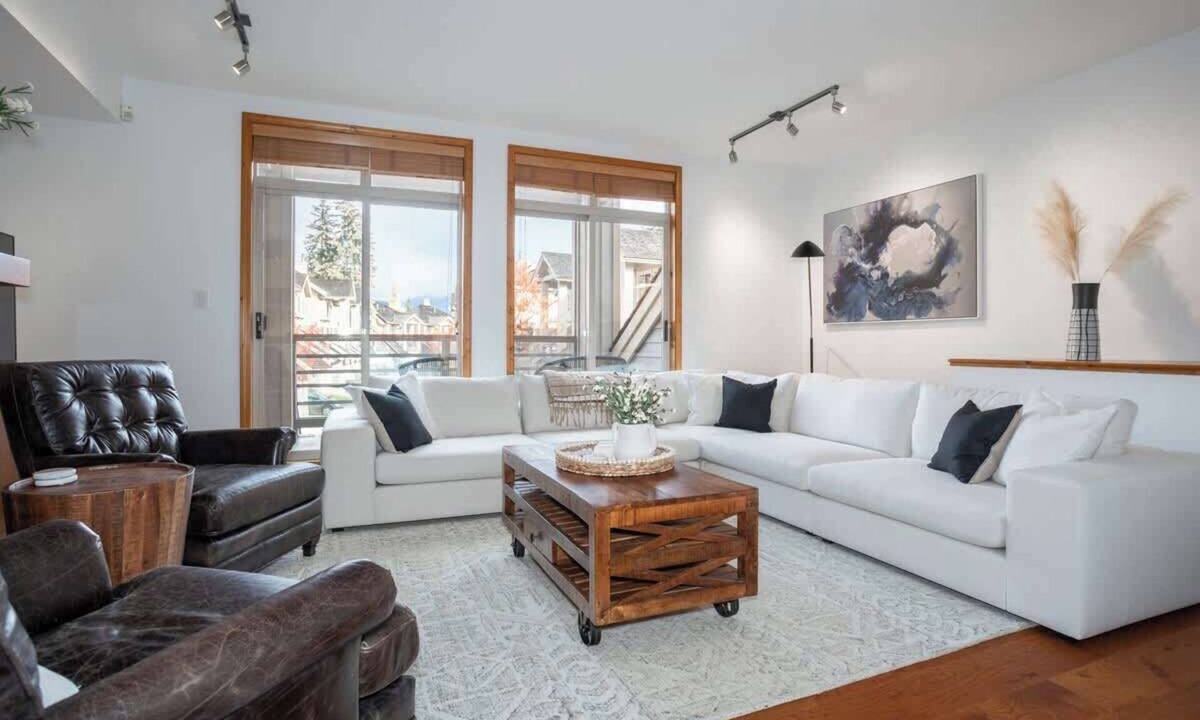 Nicklaus North Condo | Spacious Townhome, Golf Course Setting, Hot Tub!