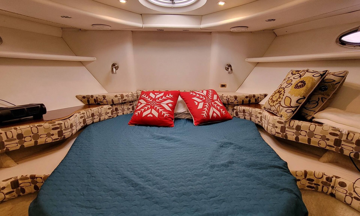 Central Boat Rental | Stay at A Boat Vancouver Downtown Near BC Place with Bay View