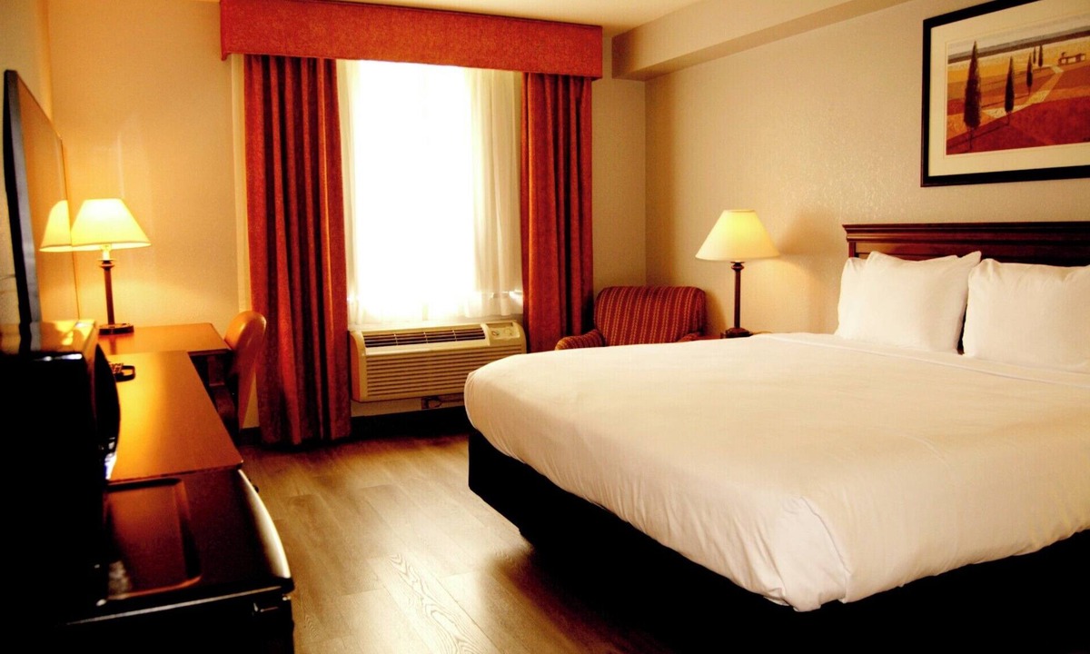 South London Hotel | Staywell Inn & Suites