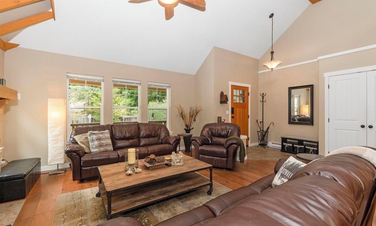 Lindell Beach Cottage | Steadymart Cottage - spacious 3-bed/3-bath & pool, hot tubs, creek, Cultus Lake