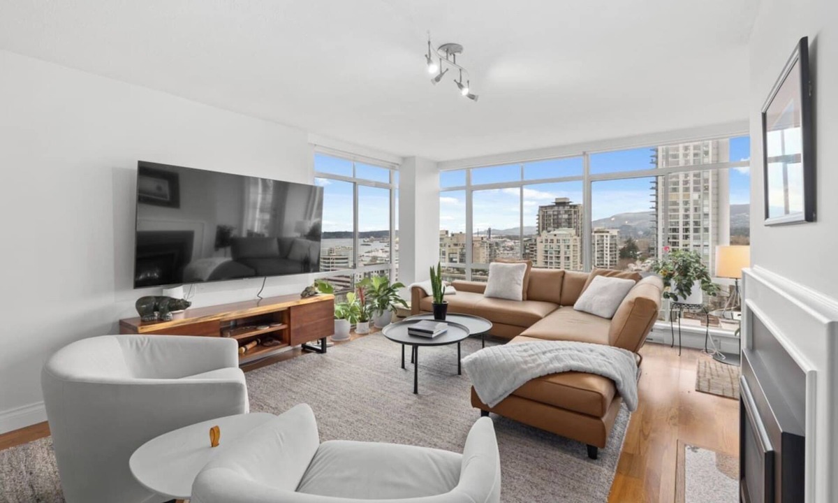 Lower Lonsdale Condo | Steps to Canada Soccer House & Shipyards w/VIEWS