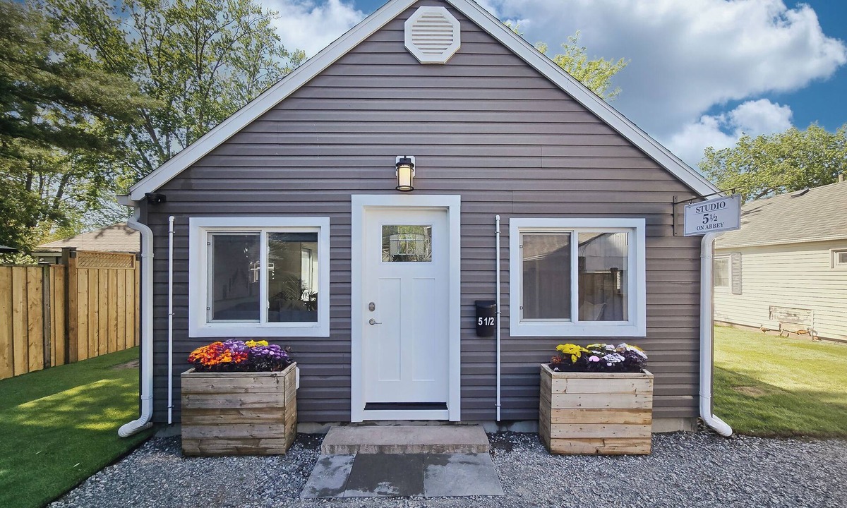 Port Dalhousie Cottage | Studio 5 |Explore Niagara from Newly Rebuilt Private Cottage in Port Dalhousie