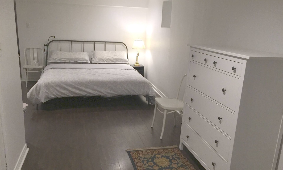 Harbord Village Apartment | Studio Apartment near the heart of downtown Toronto.