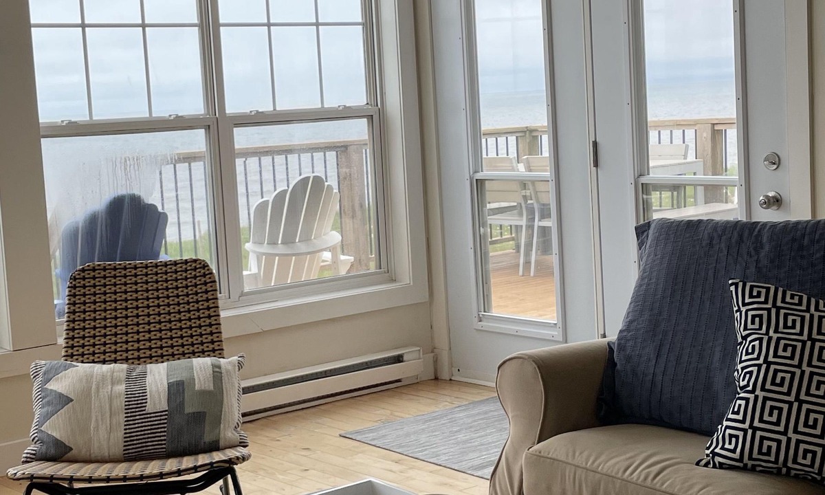 Anne's Land House | Stunning 4 Bedroom Executive Beach House With Access To Quiet Beach