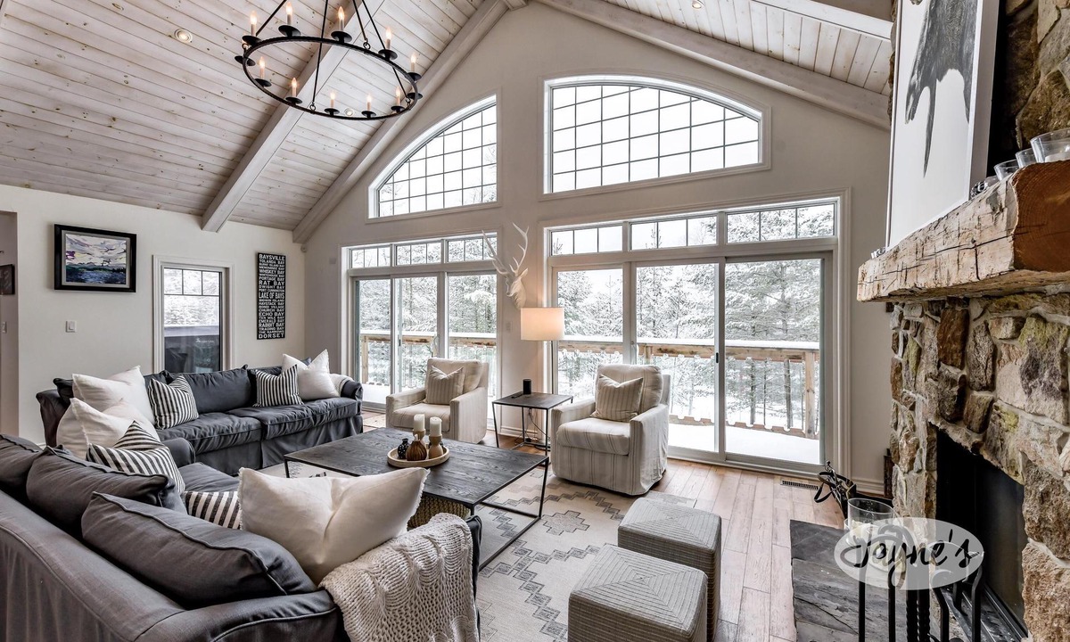 Baysville Cottage | Stunning 5 bed 3 bath cottage on Lake of Bays! SW Exposure! Volleyball Court!
