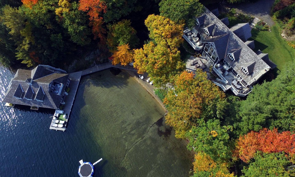 Seguin Cottage | Stunning 6 brdm, 7 bath cottage on Lake Joe! Sand Beach! Boathouse! Has it All!