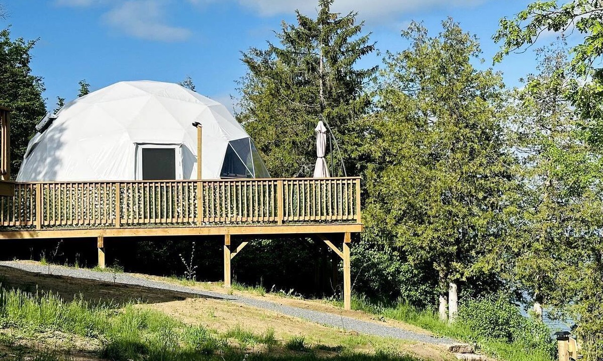 Yarker Cabin | Stunning Dome with Barbecue and Great Vistas in Yarker, Ontario