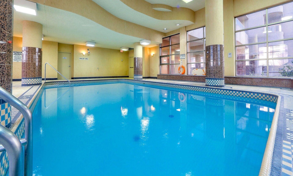 Bay Cloverhill Condo | STUNNING High Floor Bay St Condo w BIG Balcony/Terrace (Sleeps 4) Pet Friendly