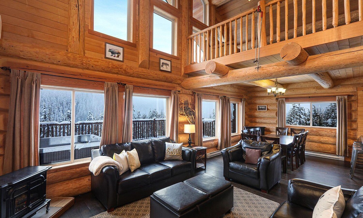 Courtenay Ski Chalet | Stunning Log Mount Washington Chalet with Breathtaking Views of Strathcona Park