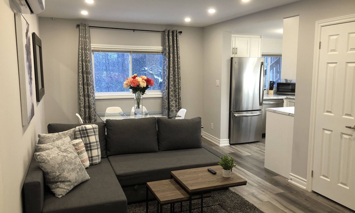 Welland Apartment | Stunning Niagara Warm,Cozy and Clean Suite Stay (2)