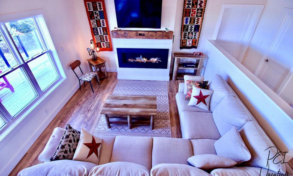 Darnley House | Stunning, upscale on North Shore