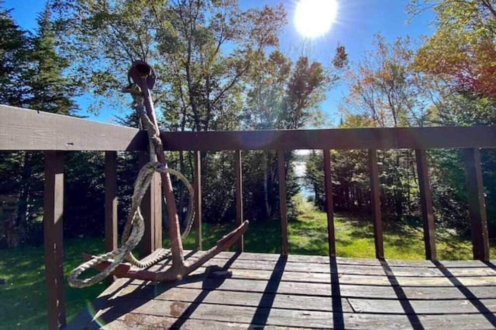 Tors Cove Cabin | Stunning Water View ✨ Alcove Chalet On A Pond