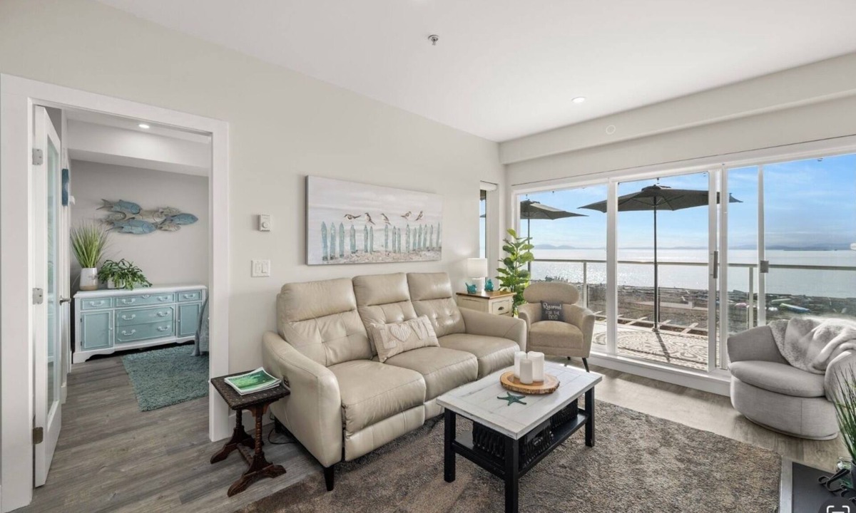 Tsawwassen Apartment | Stunning waterfront property- wake up and fall asleep to the sound of the ocean