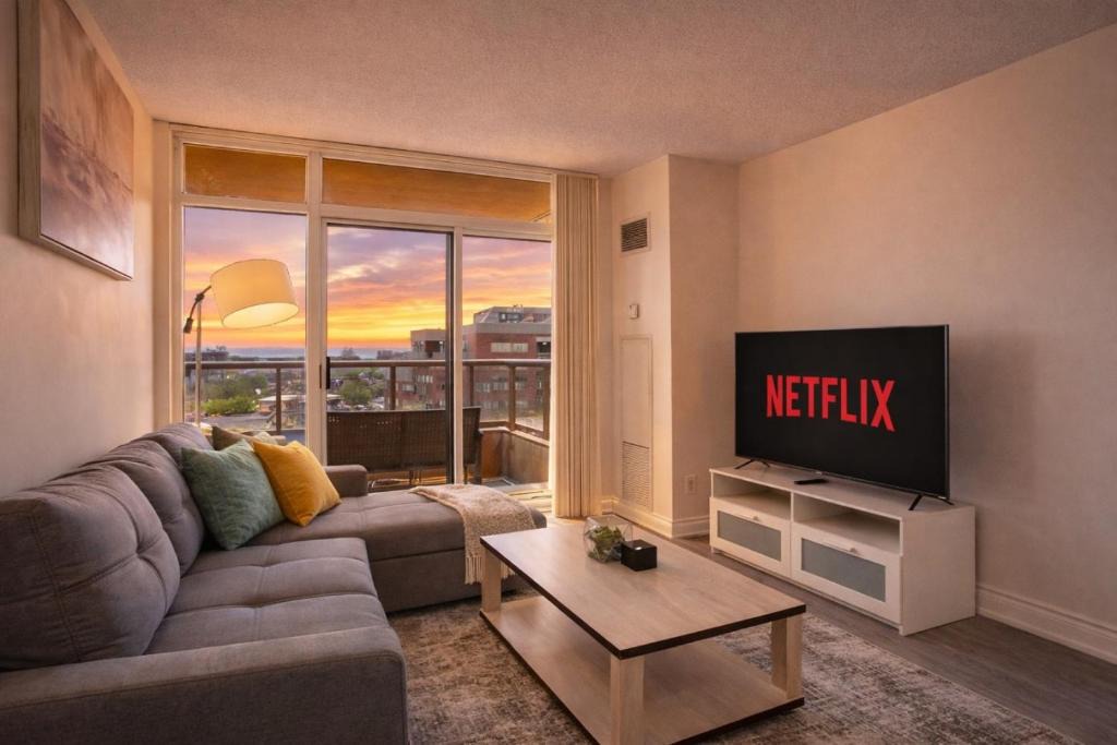 Downtown Mississauga Apartment | Stylish 2BR with Great View! Steps from Square One