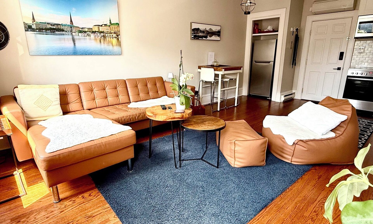 Perth Apartment | Stylish Heritage Downtown Gem near Stewart Park and Tay Basin