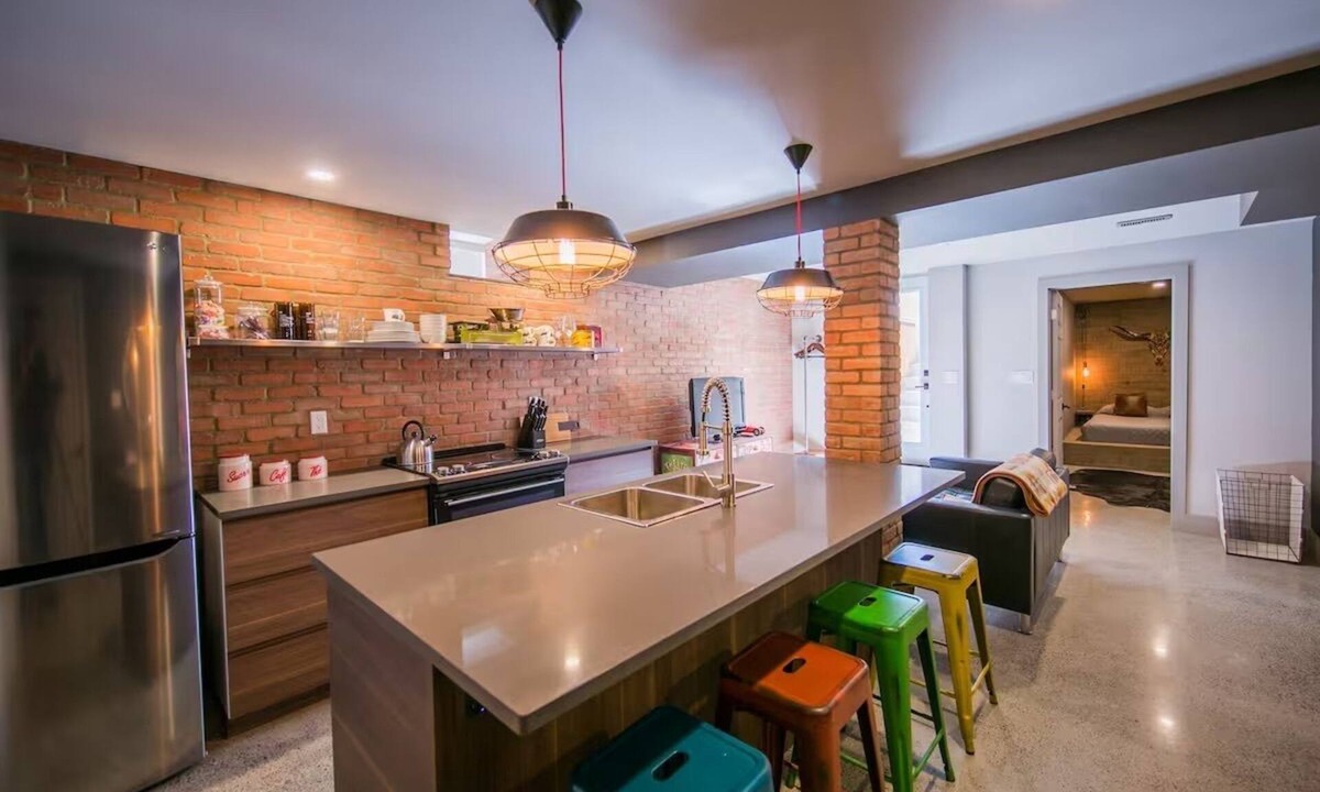 Old Toronto Apartment | Stylish One Bedroom Apartment in the Junction Triangle