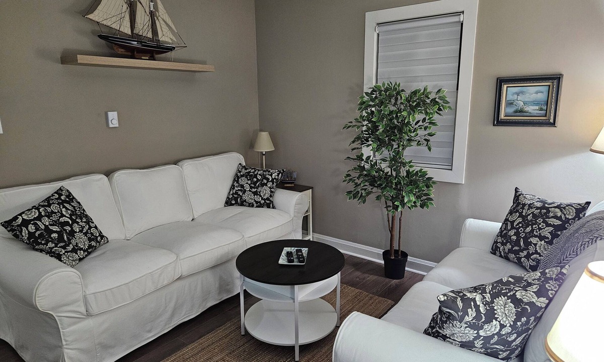 Mulgrave House | Stylishly decorated family friendly home with Island & ocean views.