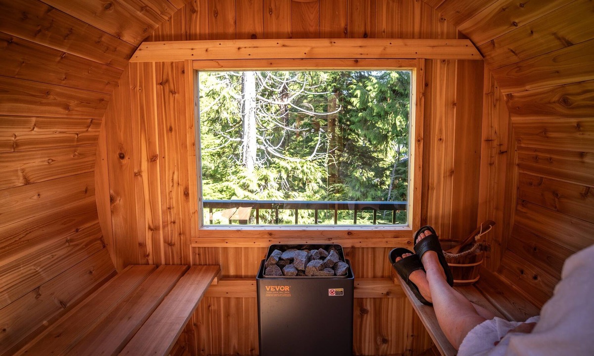 Ucluelet House | Suite Ucluelet - Romantic Couples Getaway-Sauna!