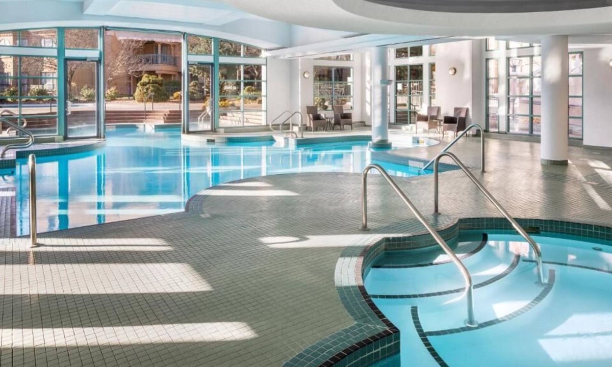 Kelowna Central Business District Apartment | Summer Vacation in Kelowna Delta Grand Okanagan 1 Bdrm condo