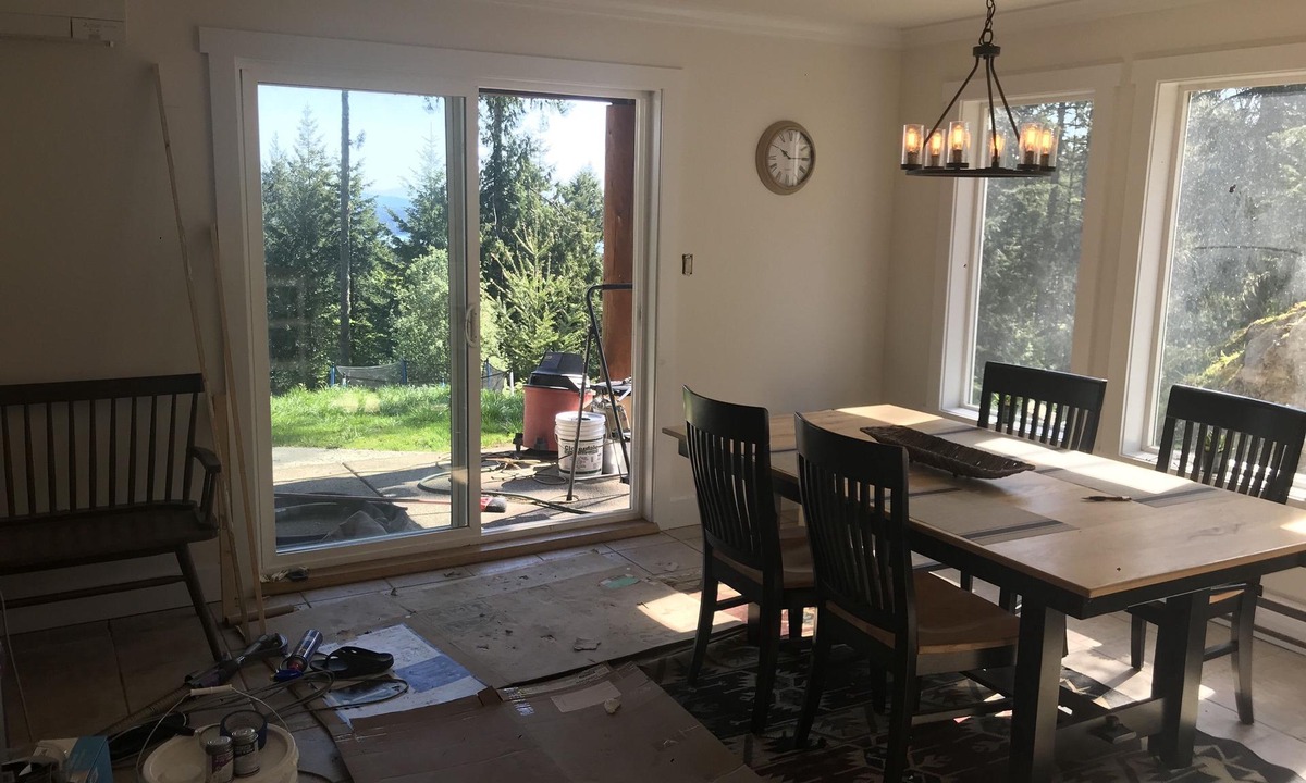 Salt Spring Island House | Sunny modern 2 bdrm farmhouse apartment on 13 rural acres; sea and ocean views