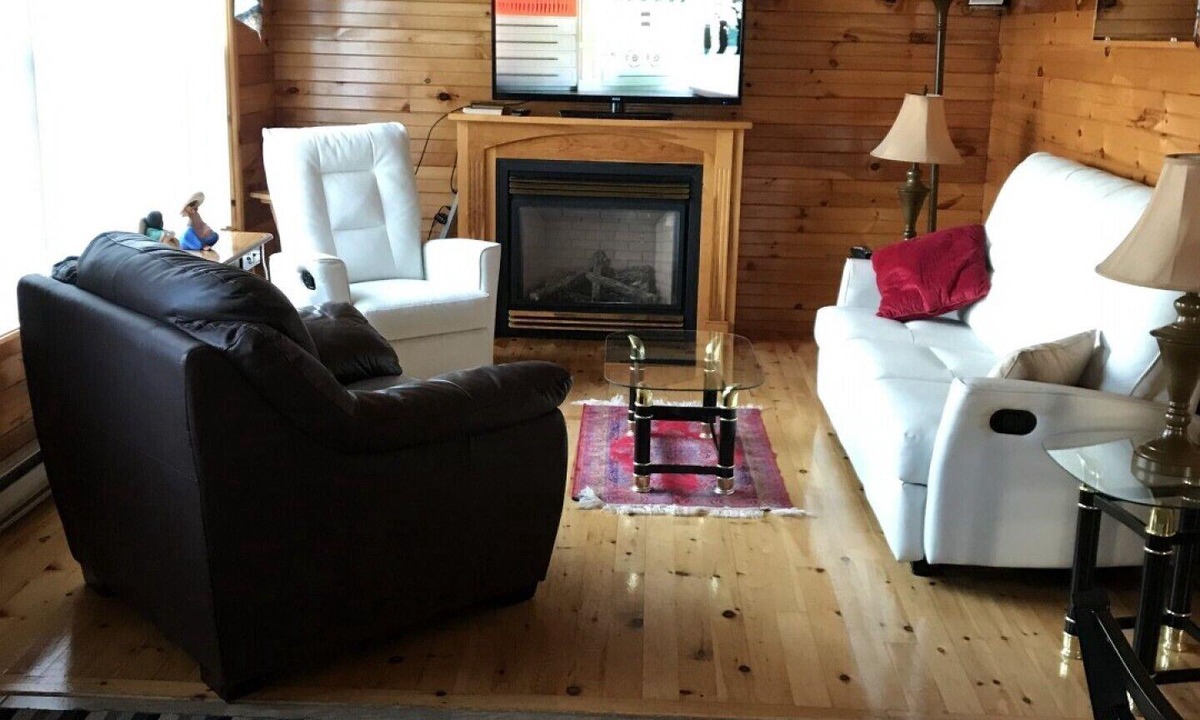 Summerside Cottage | Sunset Cottage #2 near beaches, golfing, trails, shopping and local attractions!