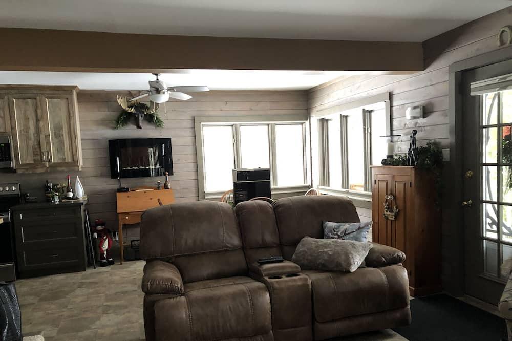 Eugenia Cottage | Sunset Lake Eugenia 3-Bedroom Four Season Cottage