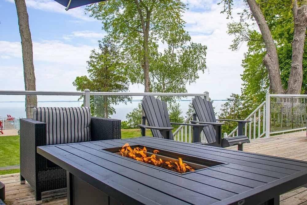 Brechin Cottage | Sunsets on Simcoe - Waterfront Cottage!