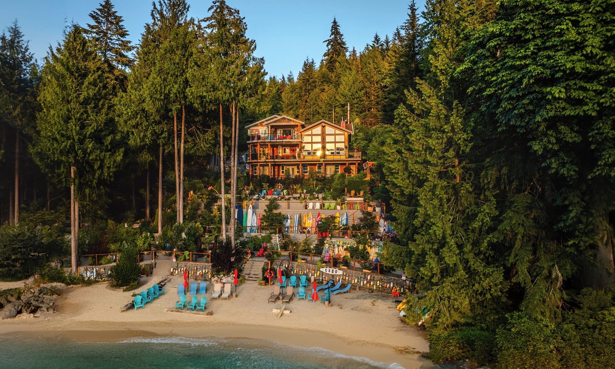 Tuwanek House | Sunshine Coast Waterfront Vacation Rental Perfect place for family reunions.