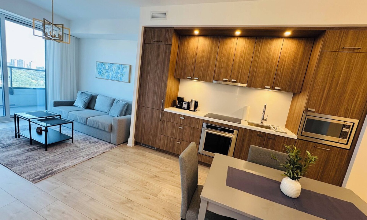 North York Apartment | Super Luxury Condo in Midtown Toronto 1 Bd, 1 Bath with 5 Star Amenities.