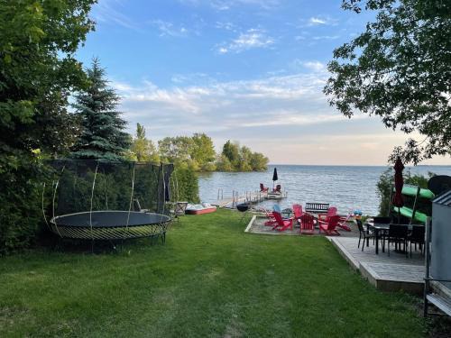 Woodville House | Swing Bridge Cottage on Lake Simcoe - Waterfront