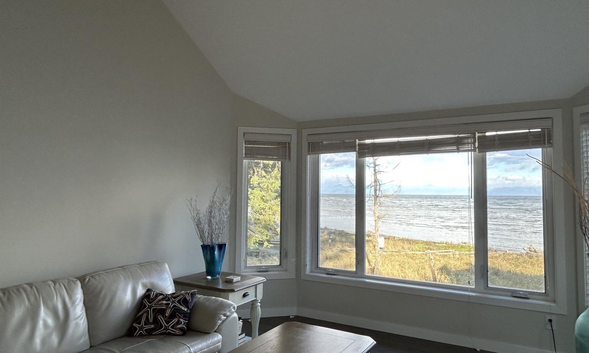Regional District of Nanaimo Hotel | Tanglewood 13 is a ocean and park view unit on Rathtrevor Beach!