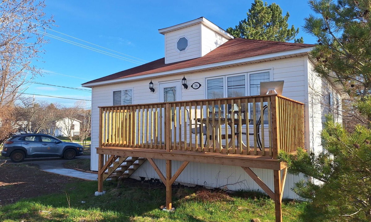 Botwood House | Terrys Place in Botwood, NL. Cozy 2 BR/2 bathrooms/cot/2 bathrooms. Sleeps 6.