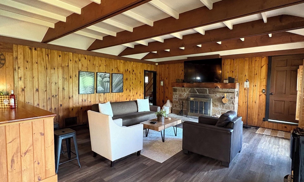 Georgetown Cottage | The cottage on the Credit River, cast a line or float lazily down the river.