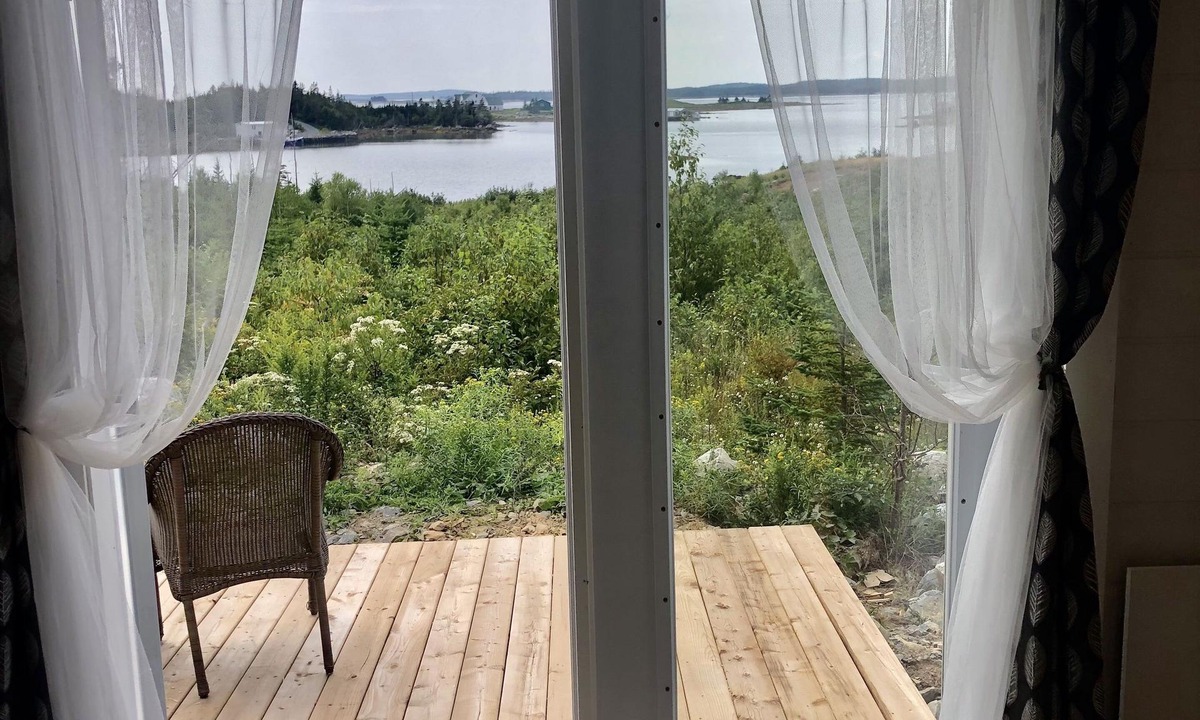 Pleasant Point House | The Cozy Plover (Waterfront, Lighthouse view)