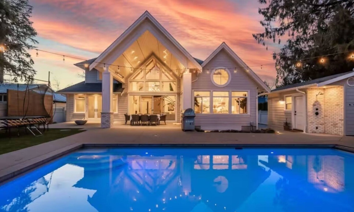 Fort Langley House | The Fort Langley Retreat Private Pool 3-Min Walk to the Village
