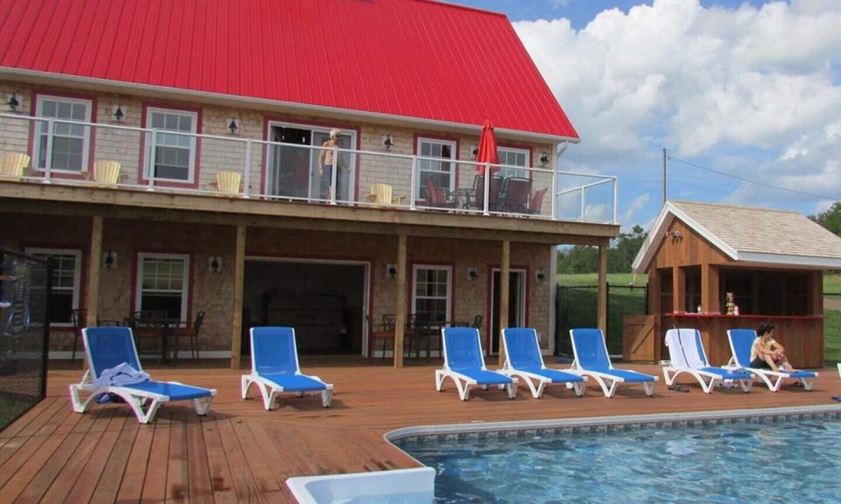 Stanley Bridge House | The Gables of PEI Resort: Deluxe King Condo