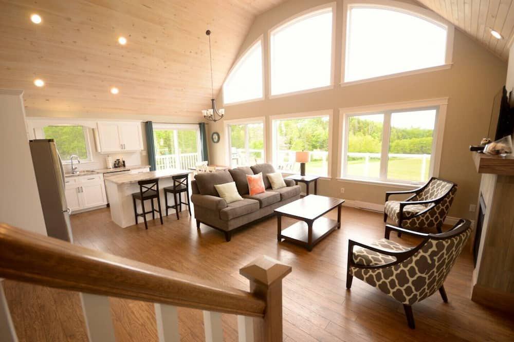 Stanley Bridge House | The Gables of PEI Resort: Admiral's Escape with Private Outdoor Hot Tub!