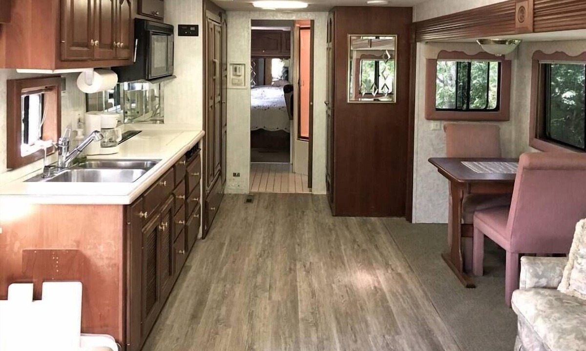 Otter Point House | The Great Escape - Shirley & Bunkhouse - with secluded Private Hot Tub - accommodates up to 6 guests