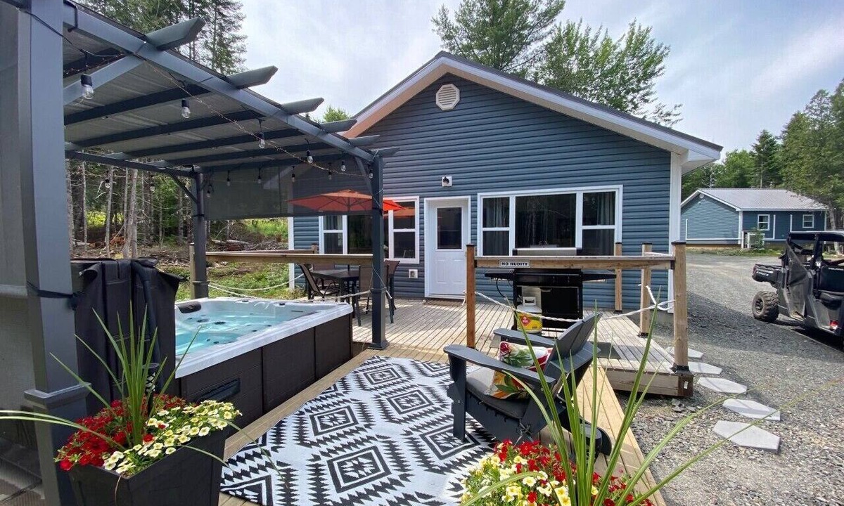 Saint Croix Cottage | The Hideaway Cottage with Hot tub
