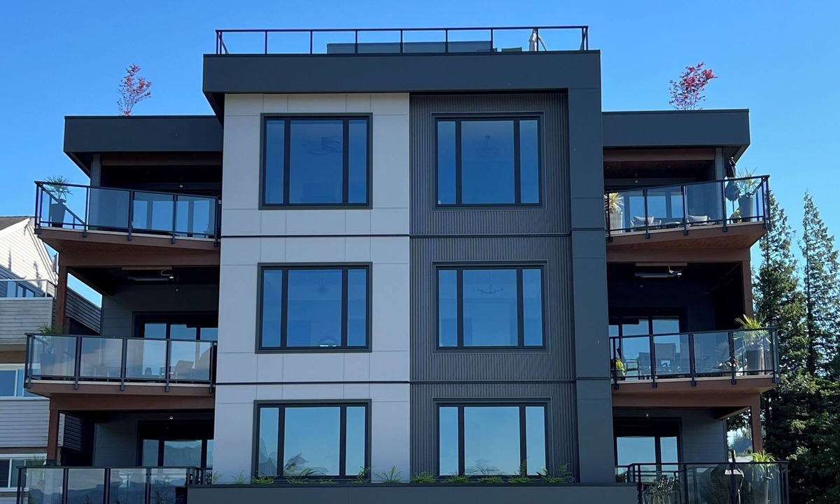 Harrison Hot Springs Condo | THE HUB- NEW Lakefront 3-bed/2-bath suite in Harrison Hot Springs with WiFi, AC.